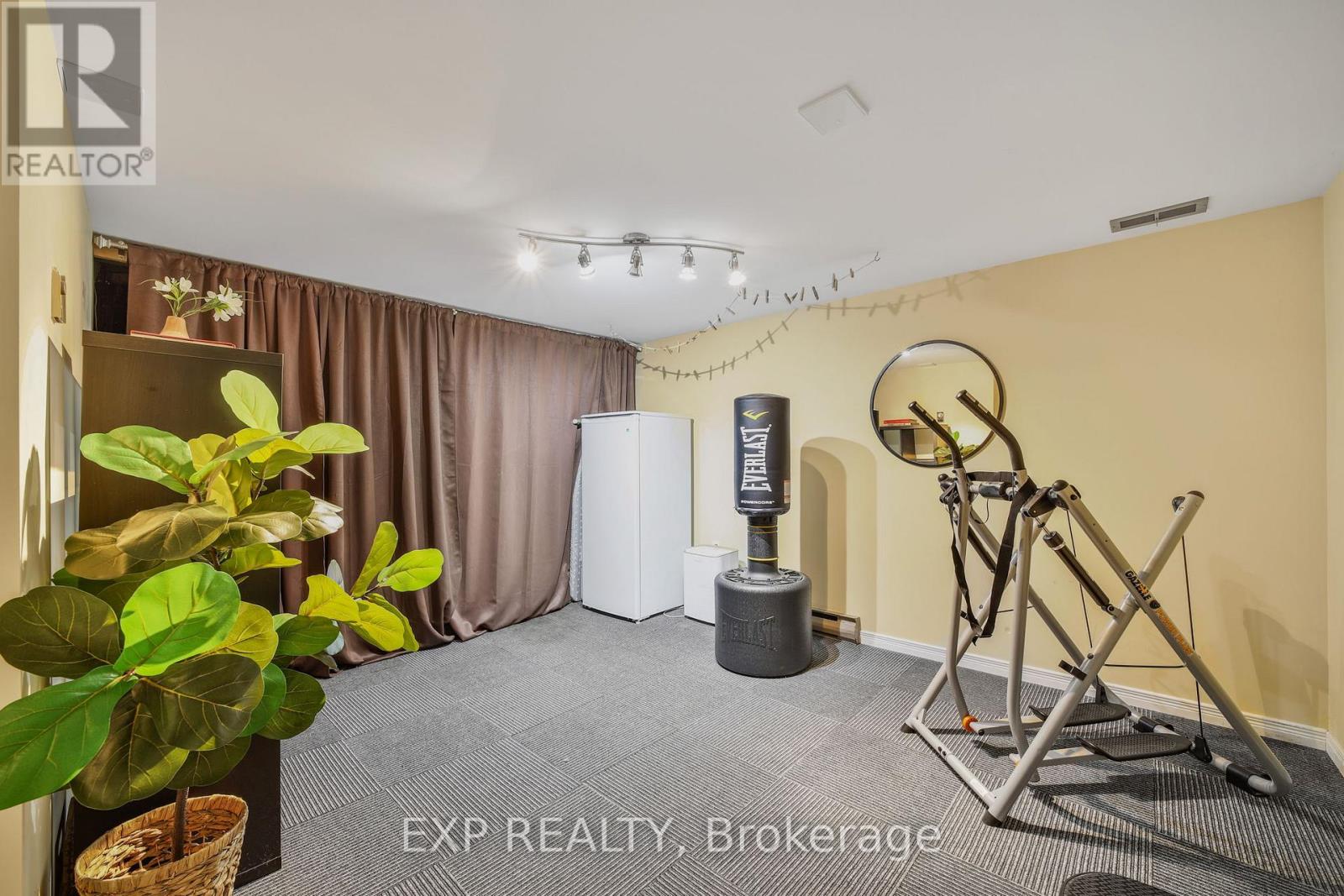 Photo 3 of 136 Darras Court, Brampton ON