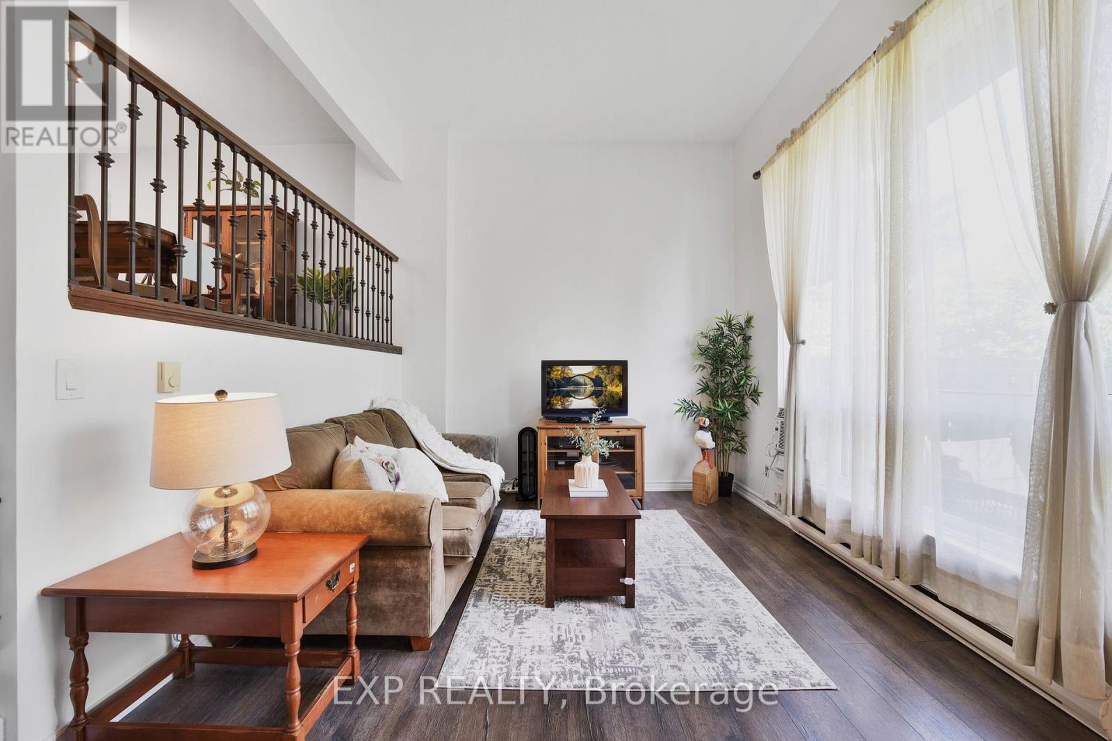 Photo 33 of 136 Darras Court, Brampton ON