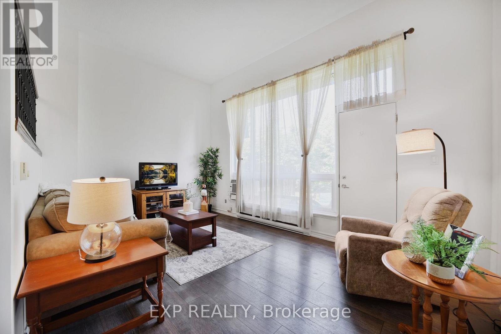 Photo 11 of 136 Darras Court, Brampton ON