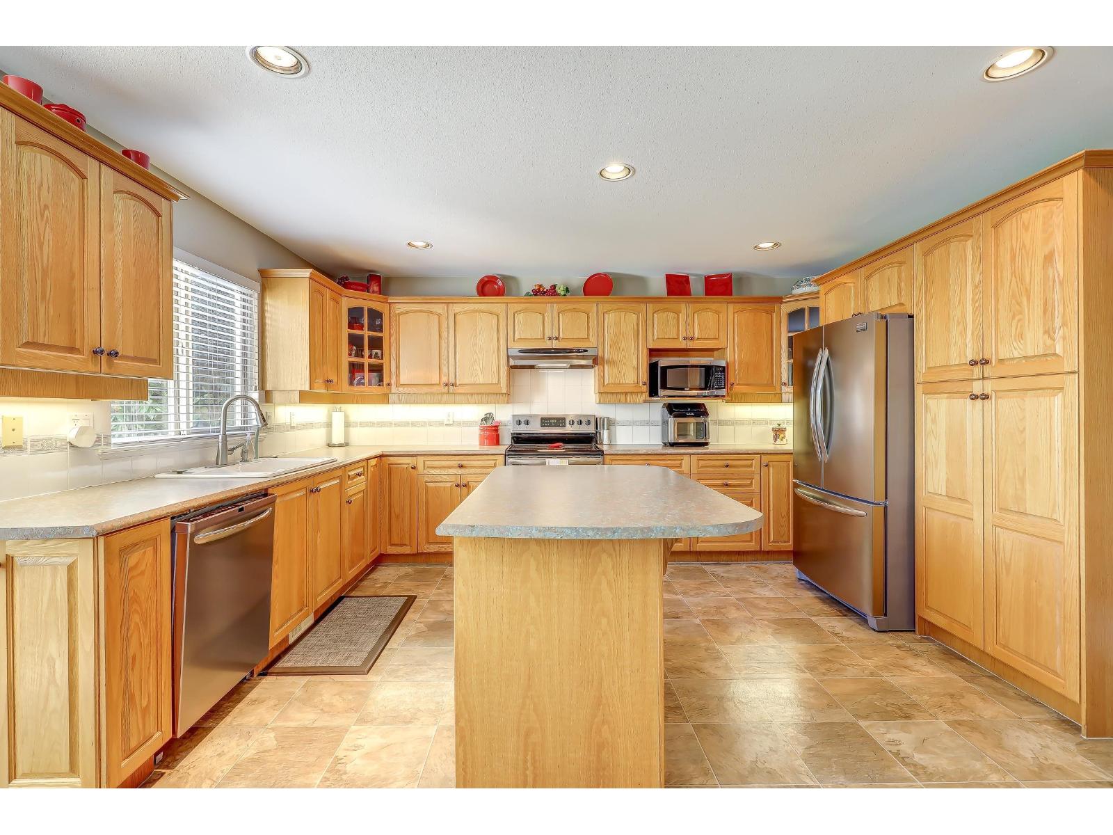 Photo 5 of 16932 60 A Avenue, Surrey BC