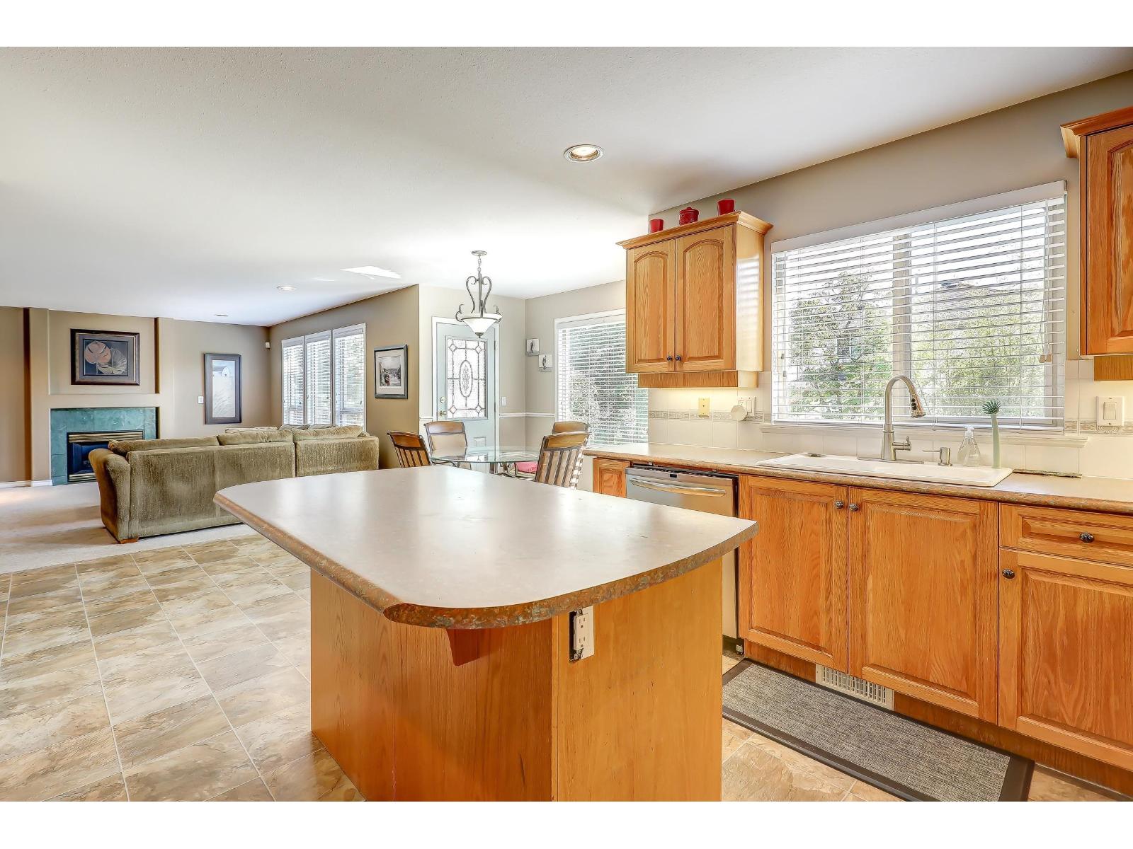 Photo 6 of 16932 60 A Avenue, Surrey BC