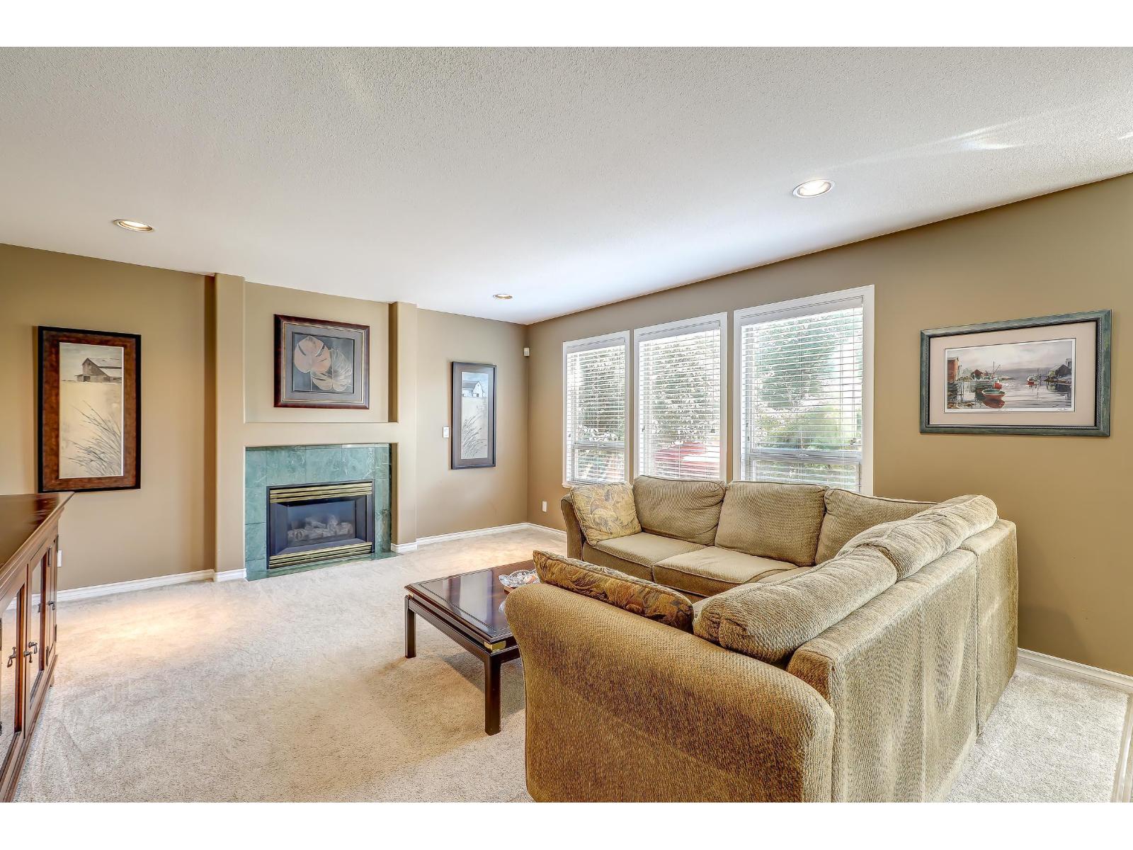 Photo 10 of 16932 60 A Avenue, Surrey BC