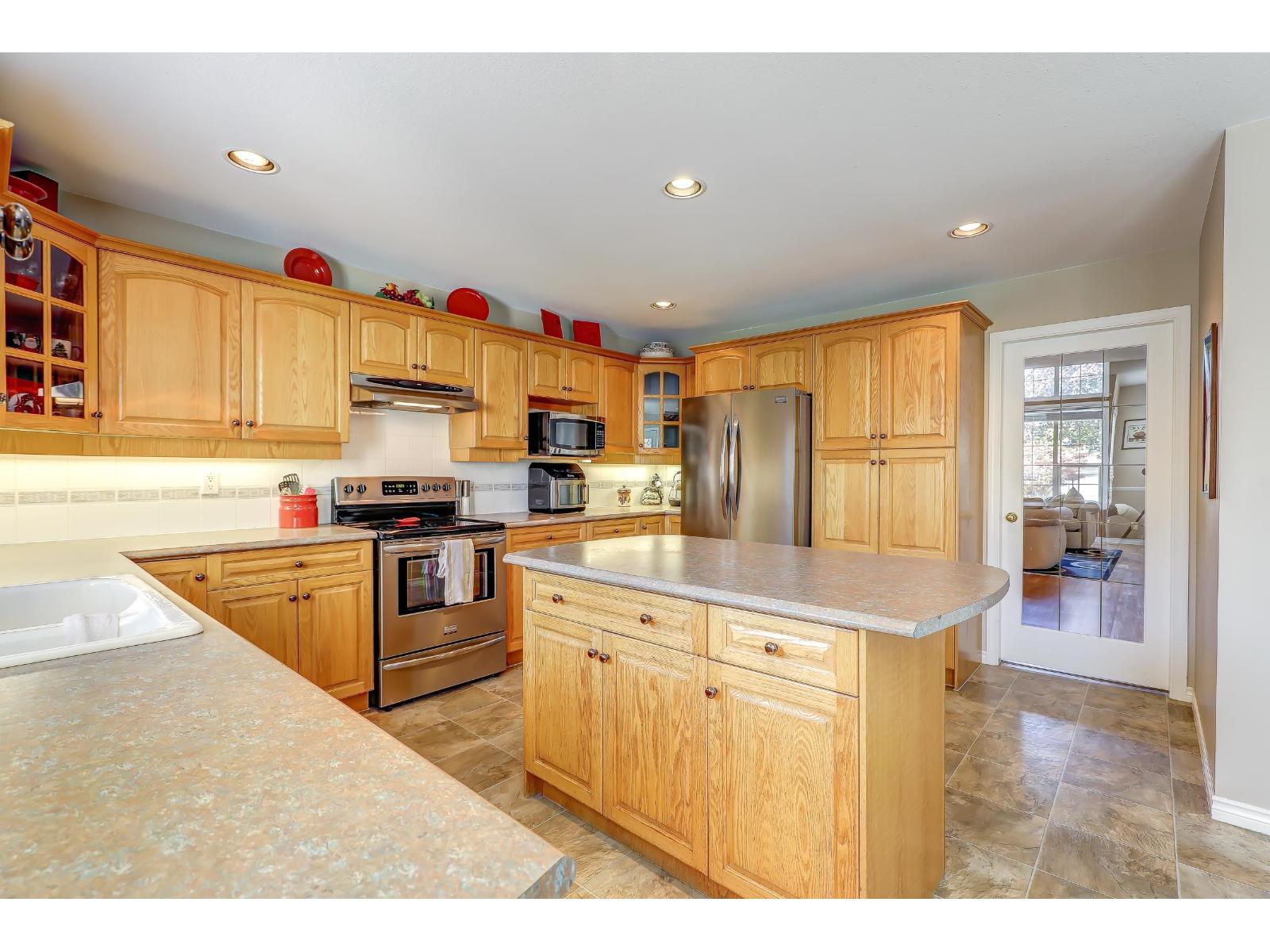 Photo 7 of 16932 60 A Avenue, Surrey BC