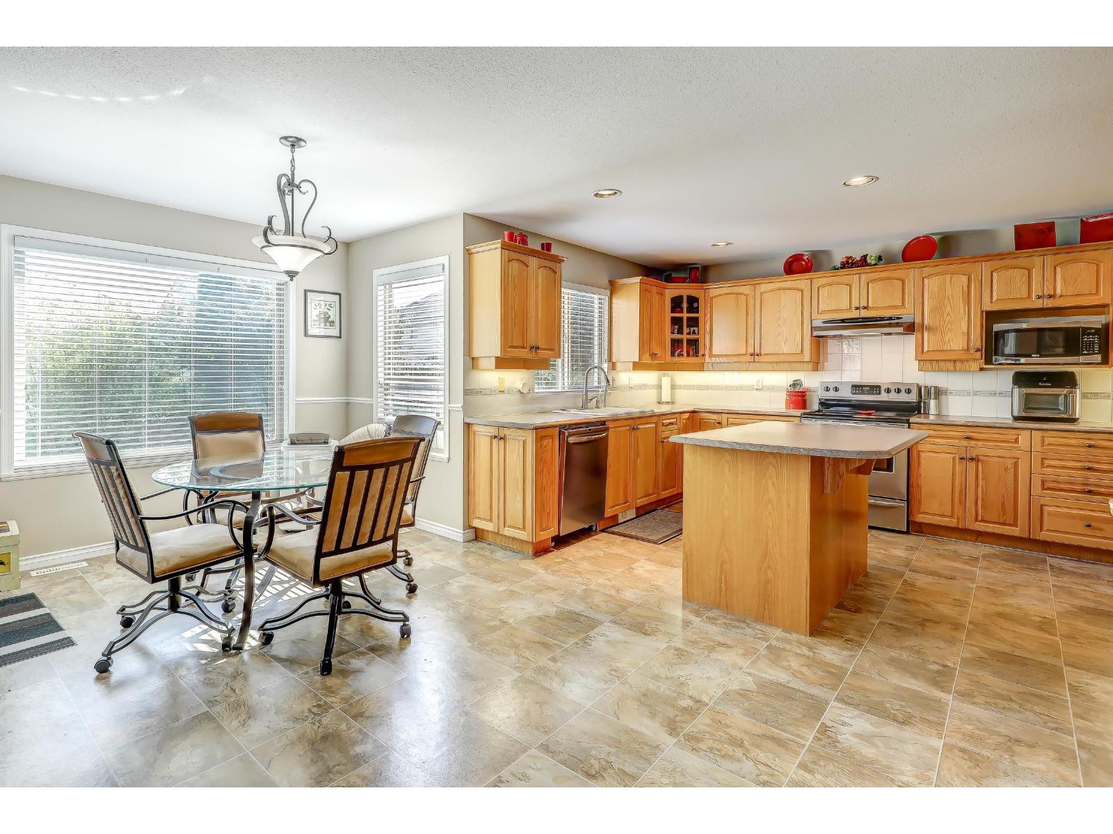 Photo 8 of 16932 60 A Avenue, Surrey BC