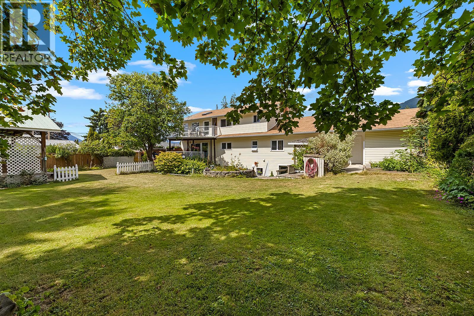 Photo 21 of 2103 Ash Street, Creston BC