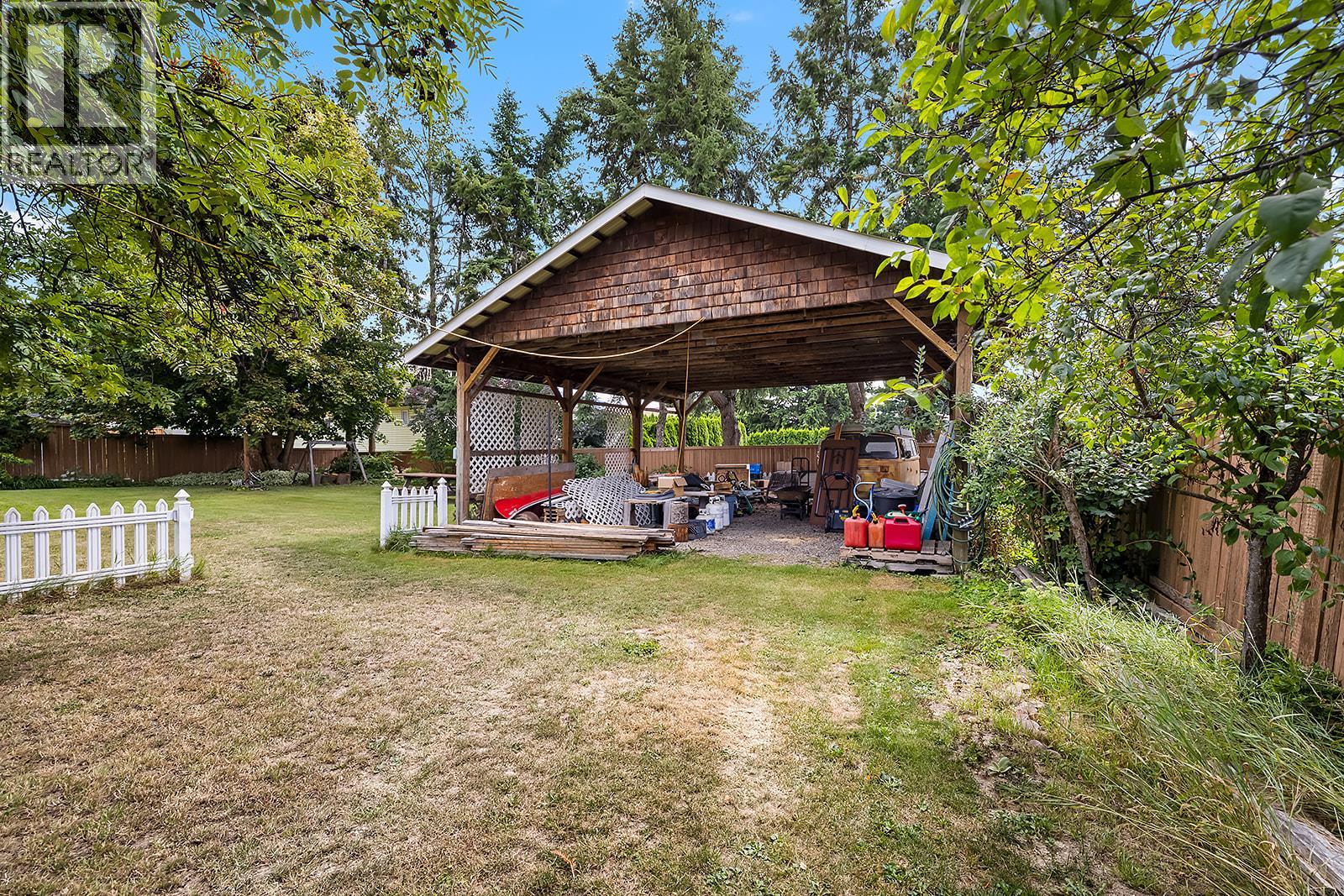 Photo 3 of 2103 Ash Street, Creston BC