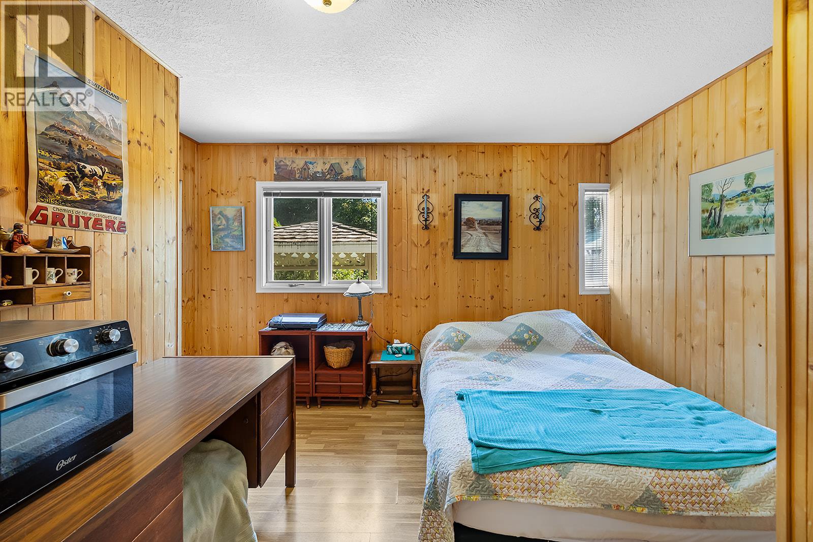 Photo 4 of 2103 Ash Street, Creston BC