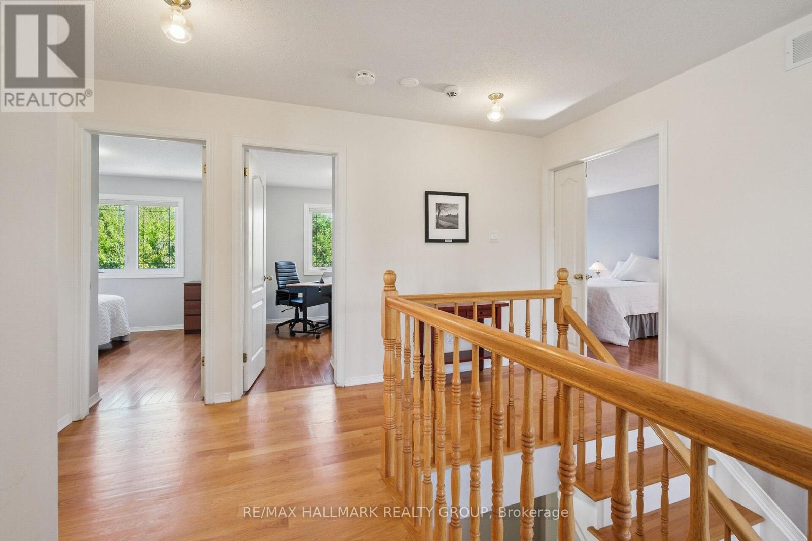 Photo 16 of 3034 Courtyard Crescent, Ottawa ON