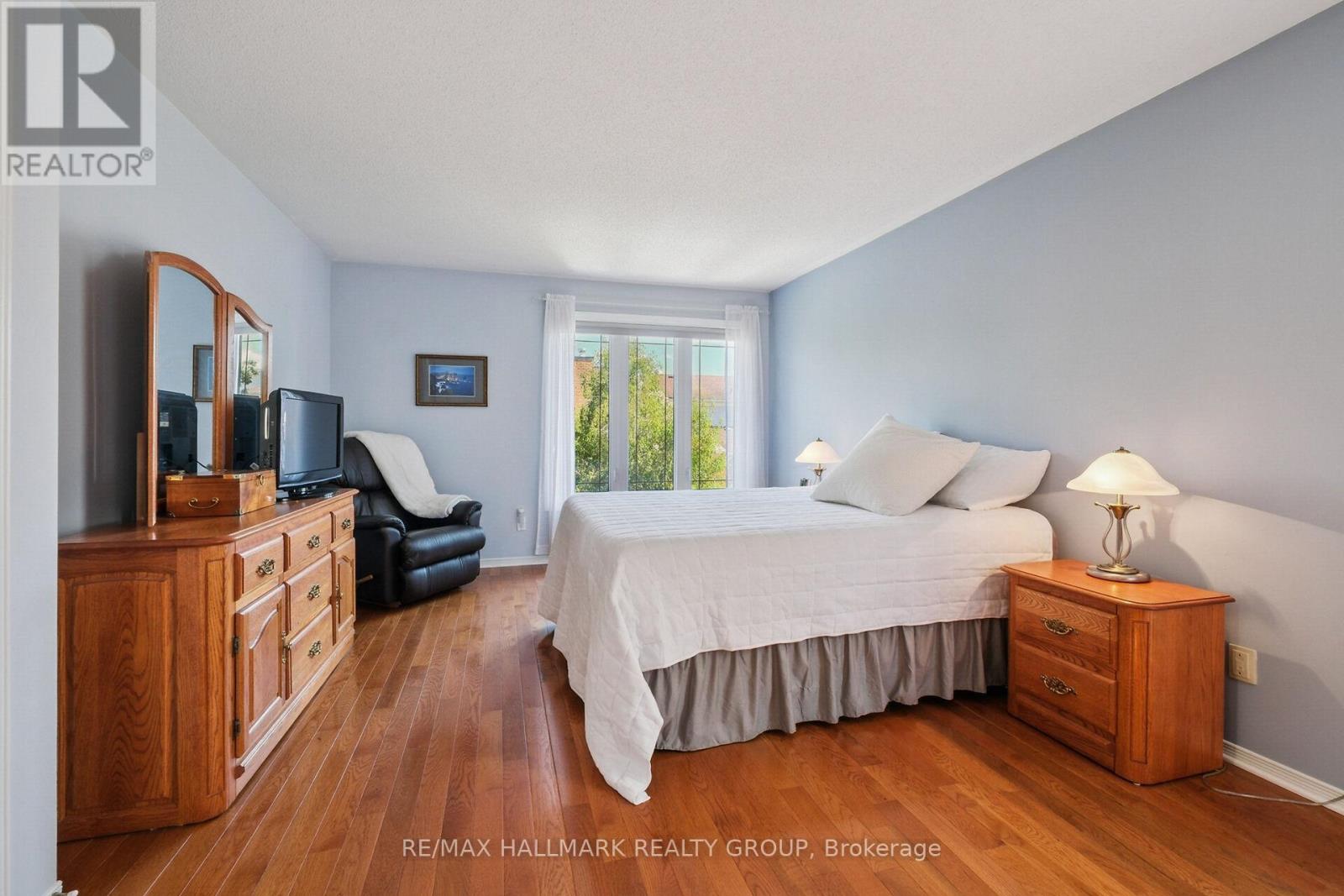 Photo 17 of 3034 Courtyard Crescent, Ottawa ON