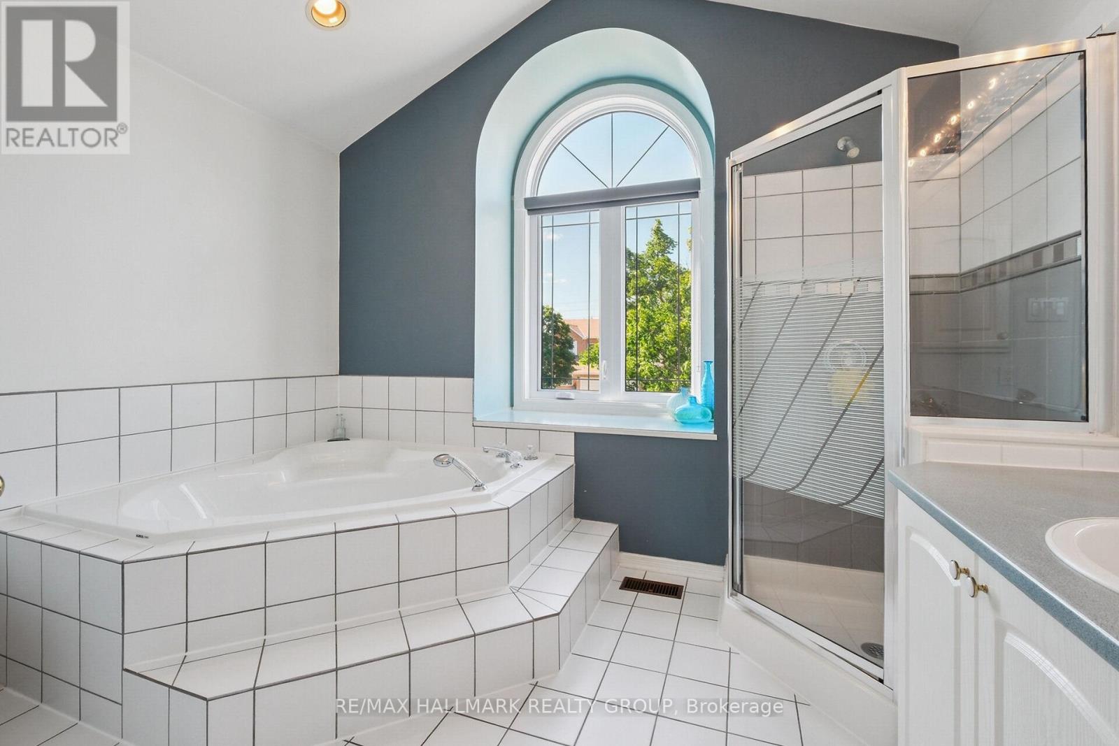 Photo 19 of 3034 Courtyard Crescent, Ottawa ON