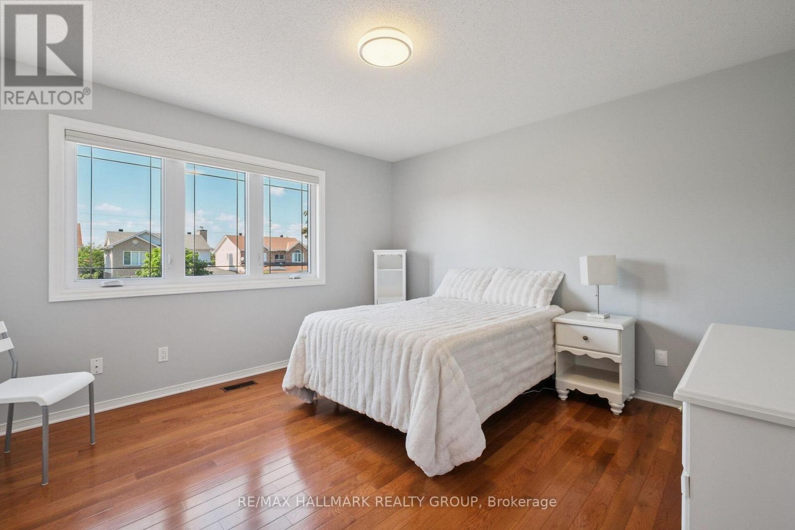 Photo 21 of 3034 Courtyard Crescent, Ottawa ON