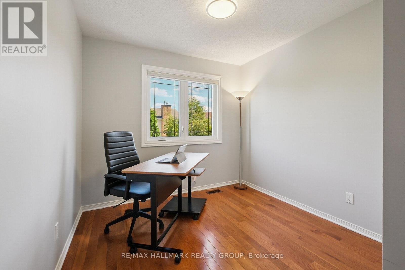 Photo 22 of 3034 Courtyard Crescent, Ottawa ON