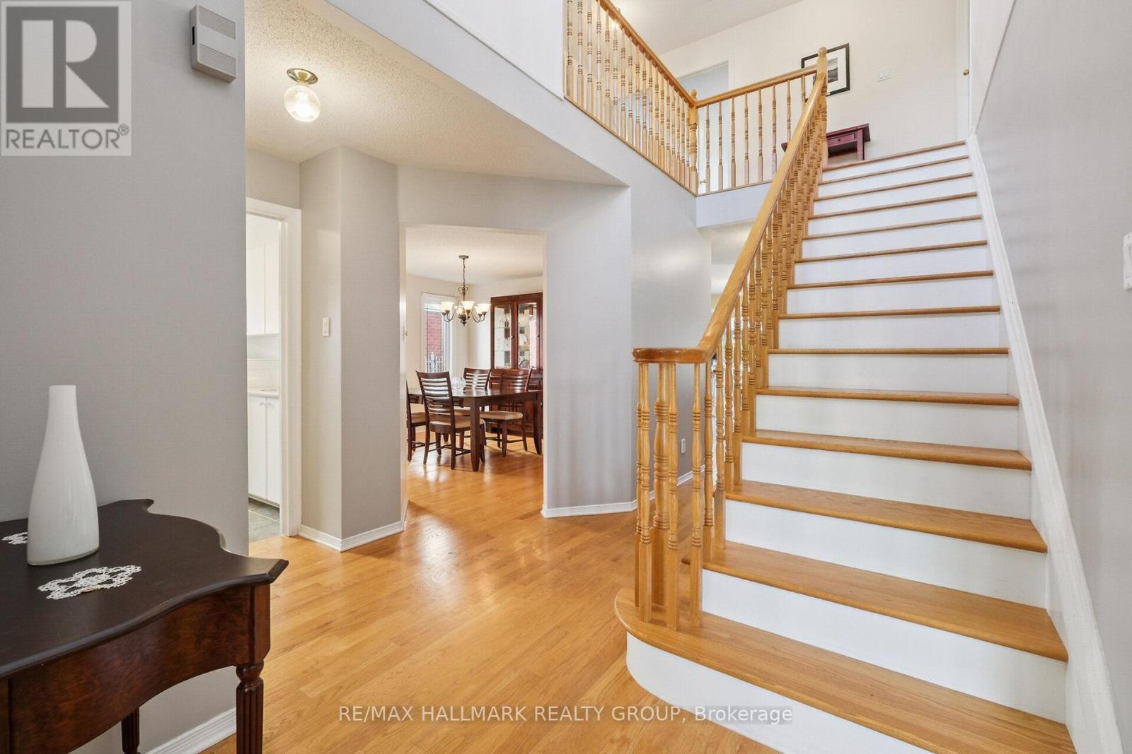 Photo 6 of 3034 Courtyard Crescent, Ottawa ON