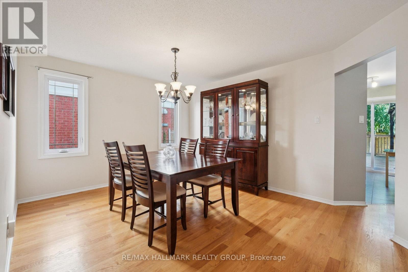 Photo 7 of 3034 Courtyard Crescent, Ottawa ON