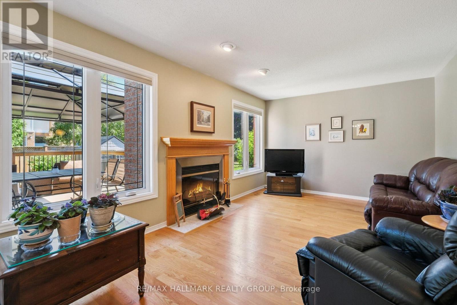 Photo 9 of 3034 Courtyard Crescent, Ottawa ON