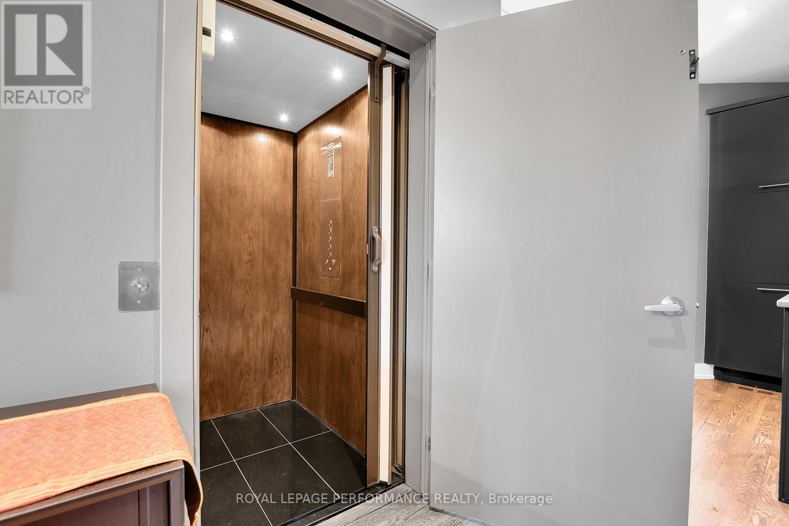 Photo 31 of 805 Kingsmere Avenue, Ottawa ON