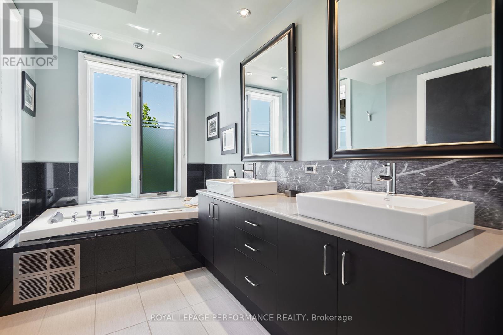 Photo 27 of 805 Kingsmere Avenue, Ottawa ON