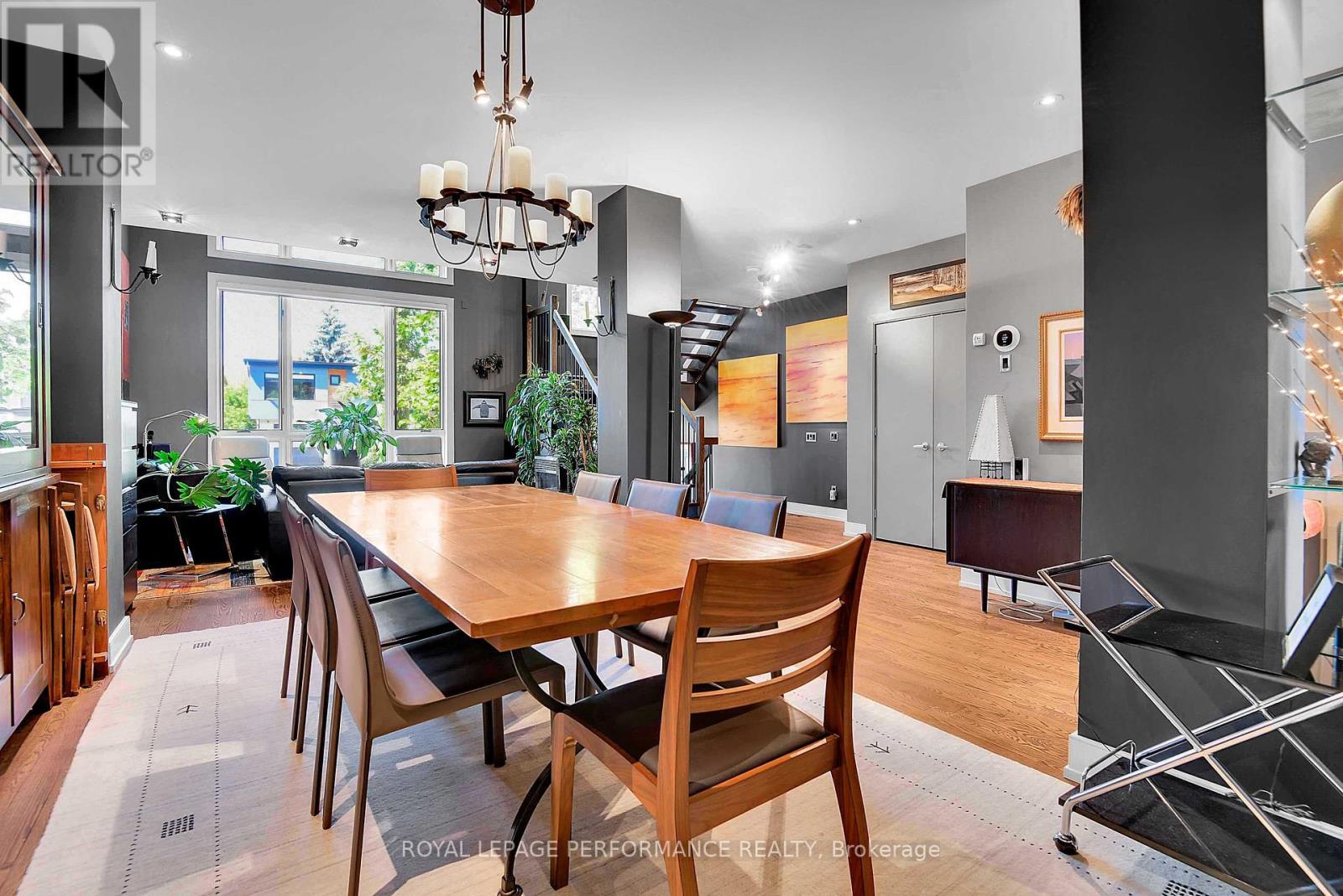 Photo 3 of 805 Kingsmere Avenue, Ottawa ON