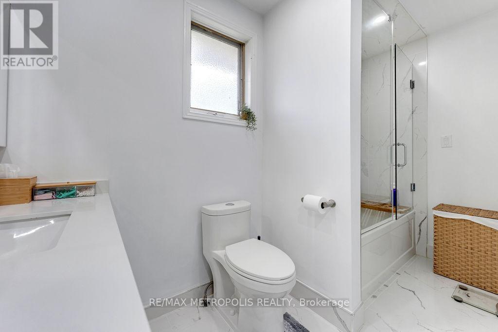 Photo 2 of 21 Walters Court, St Catharines ON