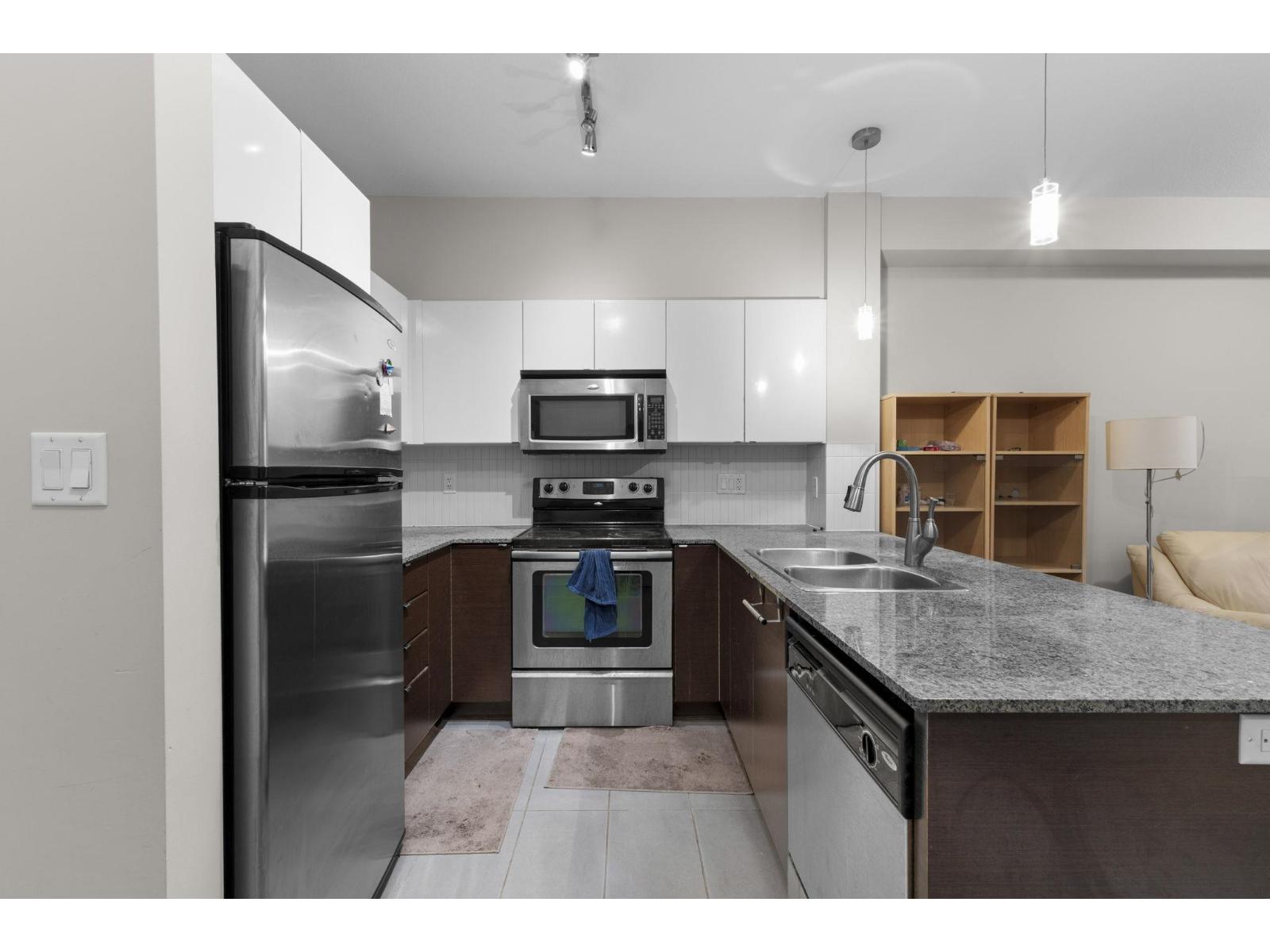 Photo 10 of 425 13733 107 A Avenue, Surrey BC