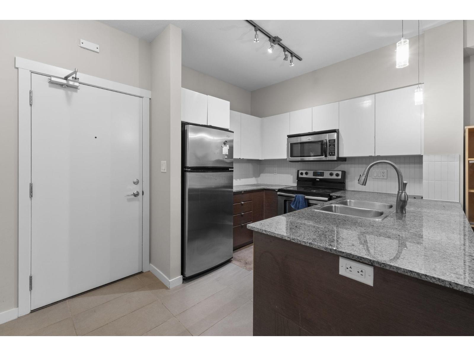 Photo 11 of 425 13733 107 A Avenue, Surrey BC