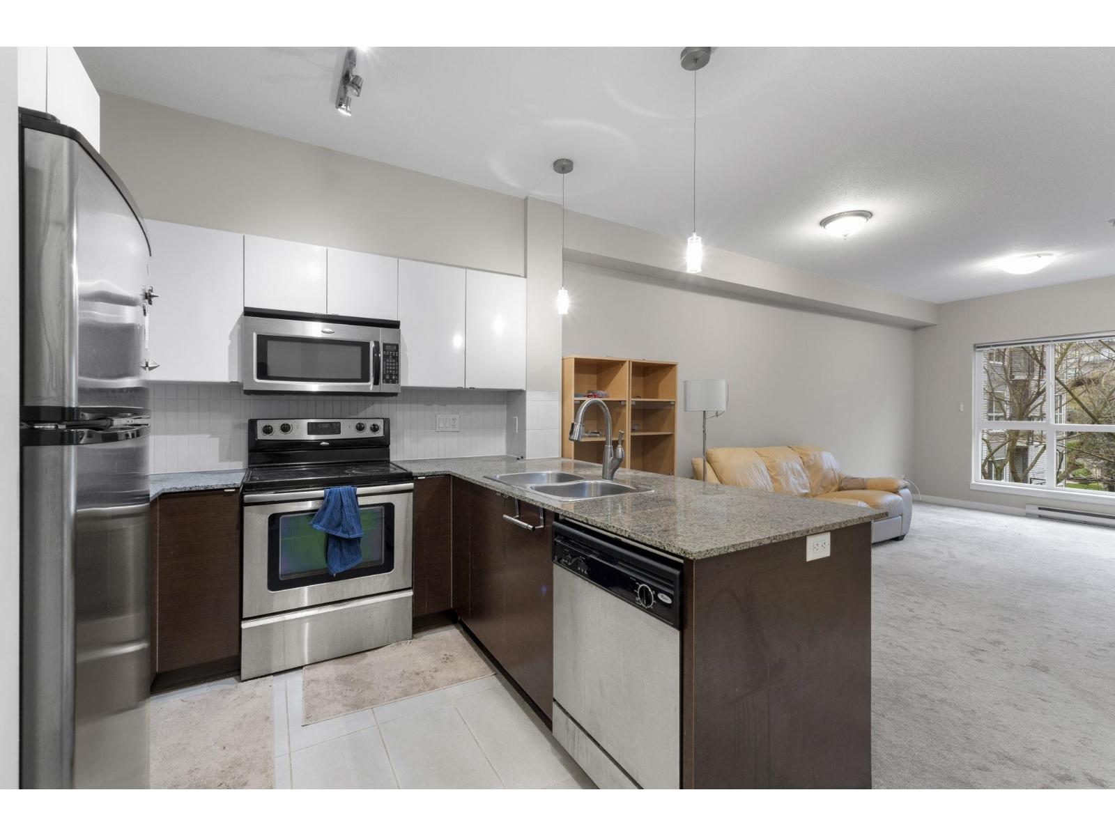 Photo 12 of 425 13733 107 A Avenue, Surrey BC