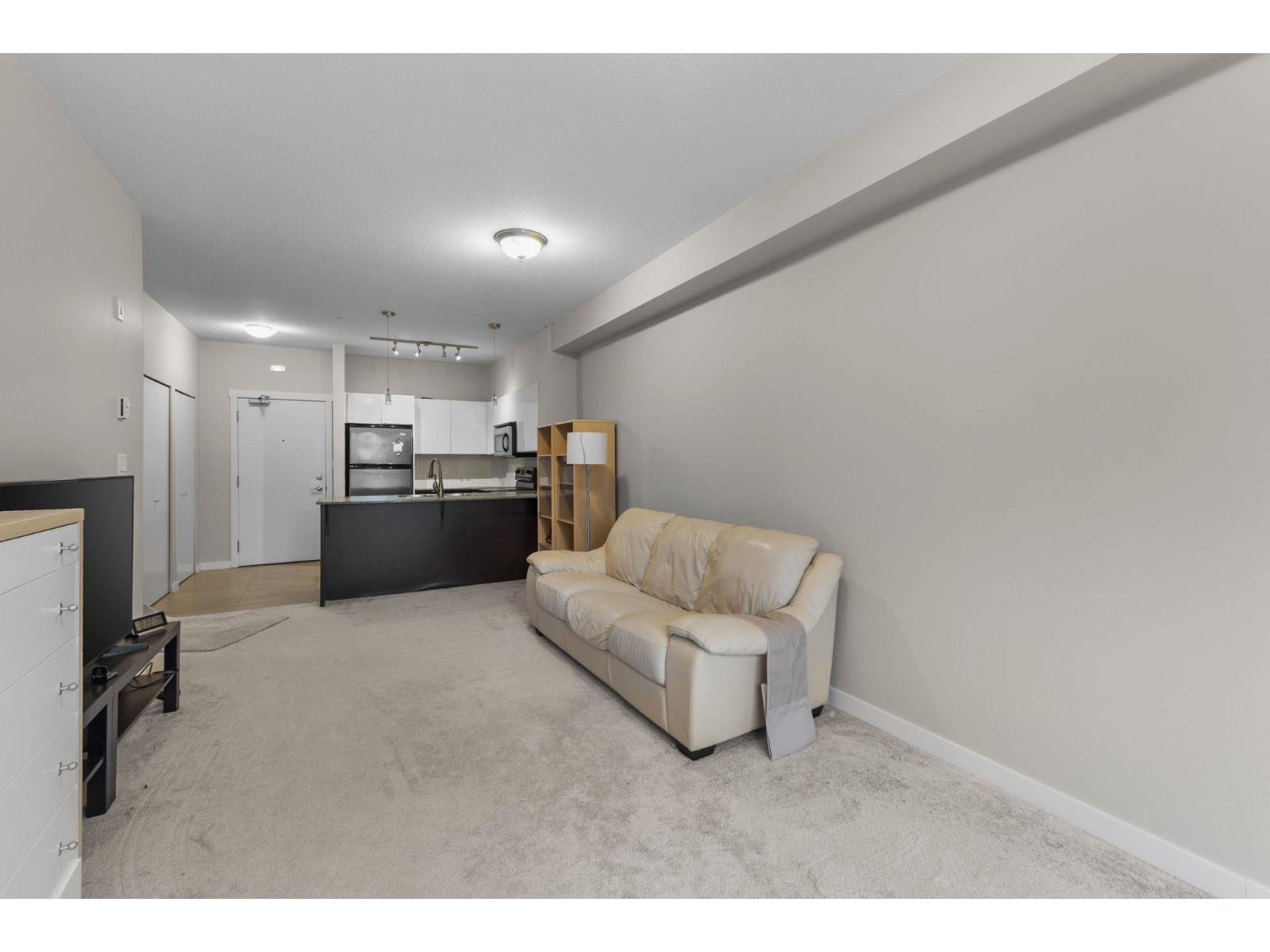 Photo 4 of 425 13733 107 A Avenue, Surrey BC