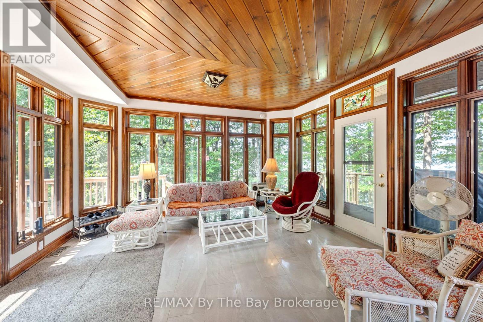 Photo 12 of 4104 East Shore Road, Severn ON