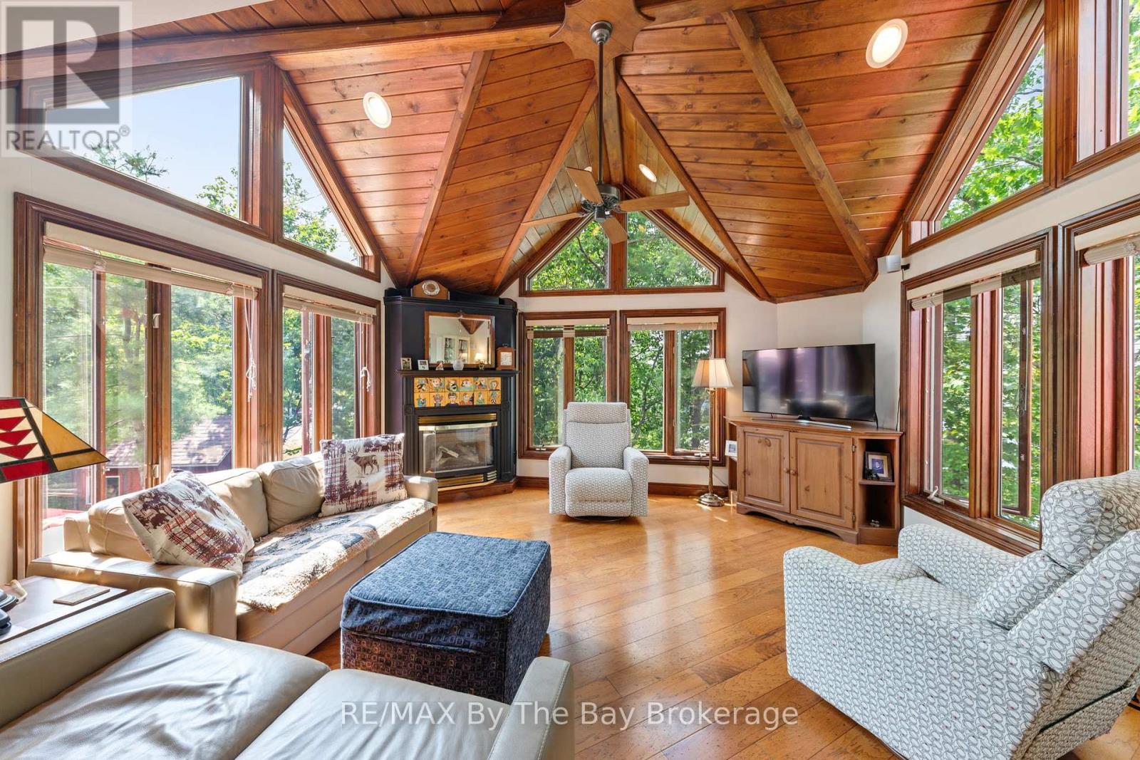 Photo 24 of 4104 East Shore Road, Severn ON