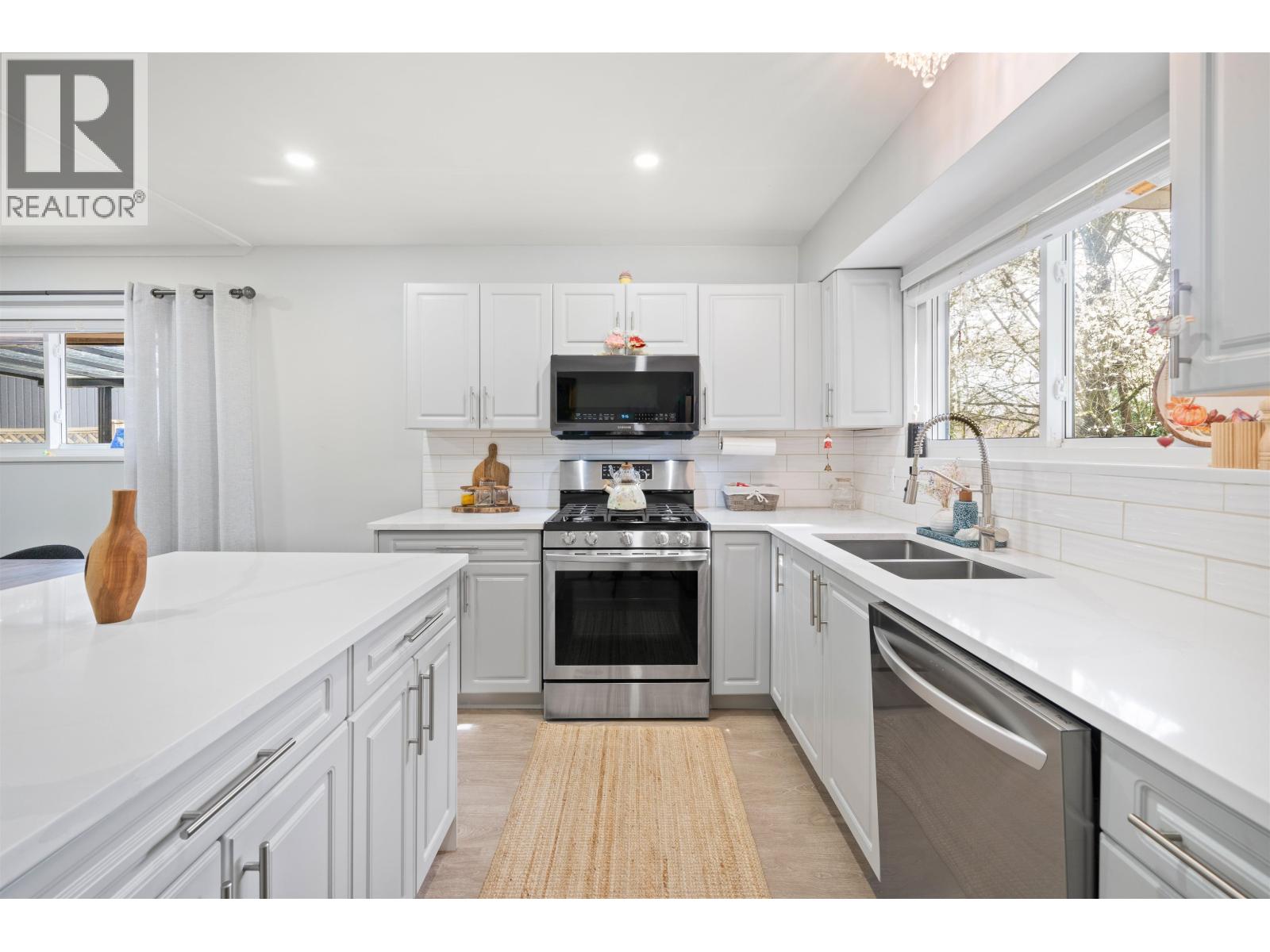 Photo 21 of 2333 Kirkstone Road, North Vancouver BC