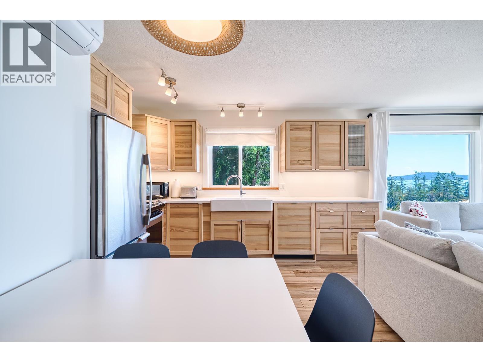 10881 SUNSHINE COAST HIGHWAY, Halfmoon Bay