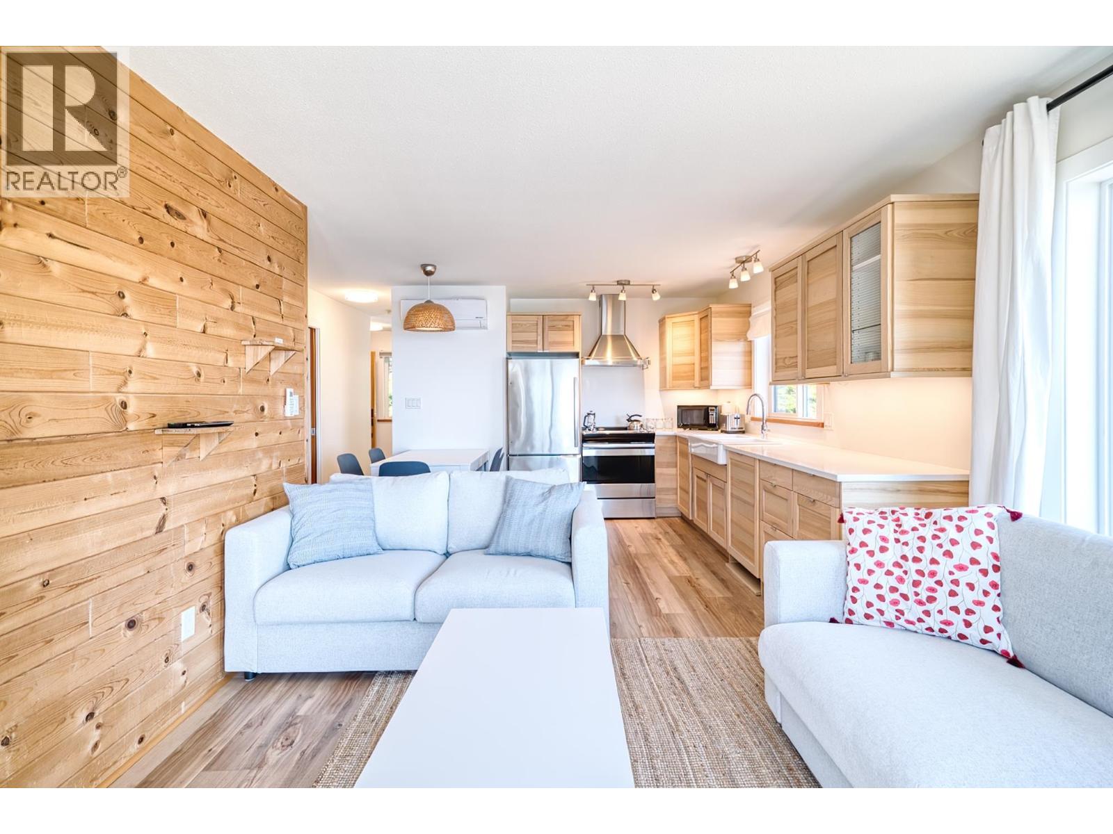 10881 SUNSHINE COAST HIGHWAY, Halfmoon Bay