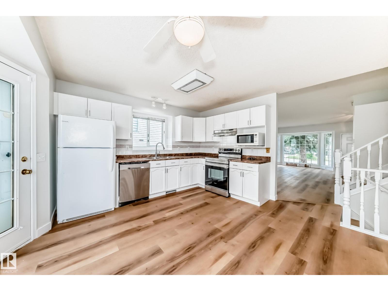 Photo 5 of 1141 60 St Nw, Edmonton AB