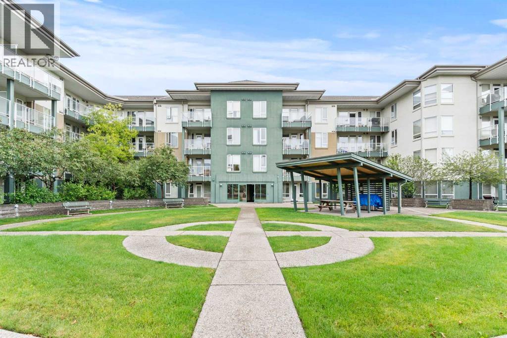 Single Family House for Sale in    Avenue NW Varsity Calgary 