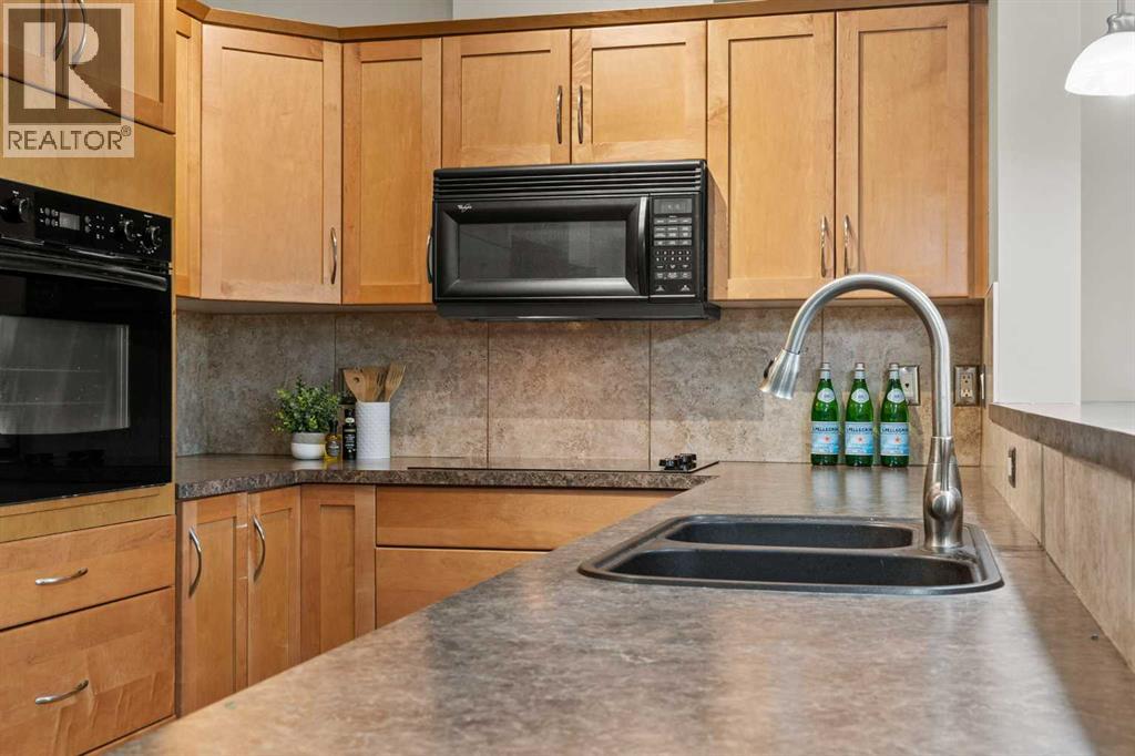 Single Family House for Sale in    Avenue NW Varsity Calgary 