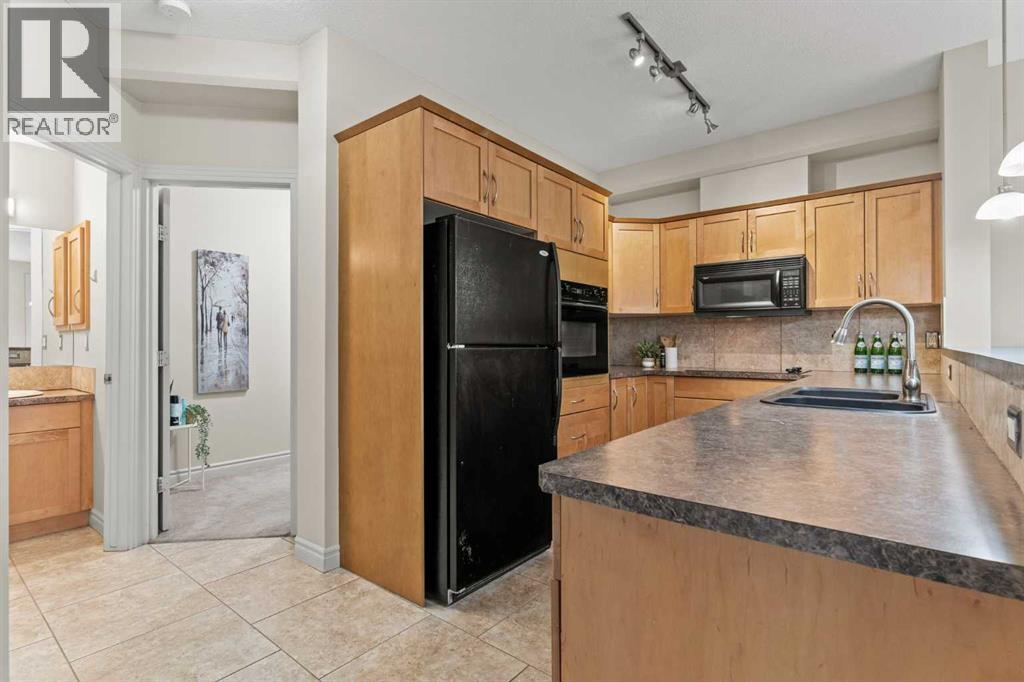 Single Family House for Sale in    Avenue NW Varsity Calgary 