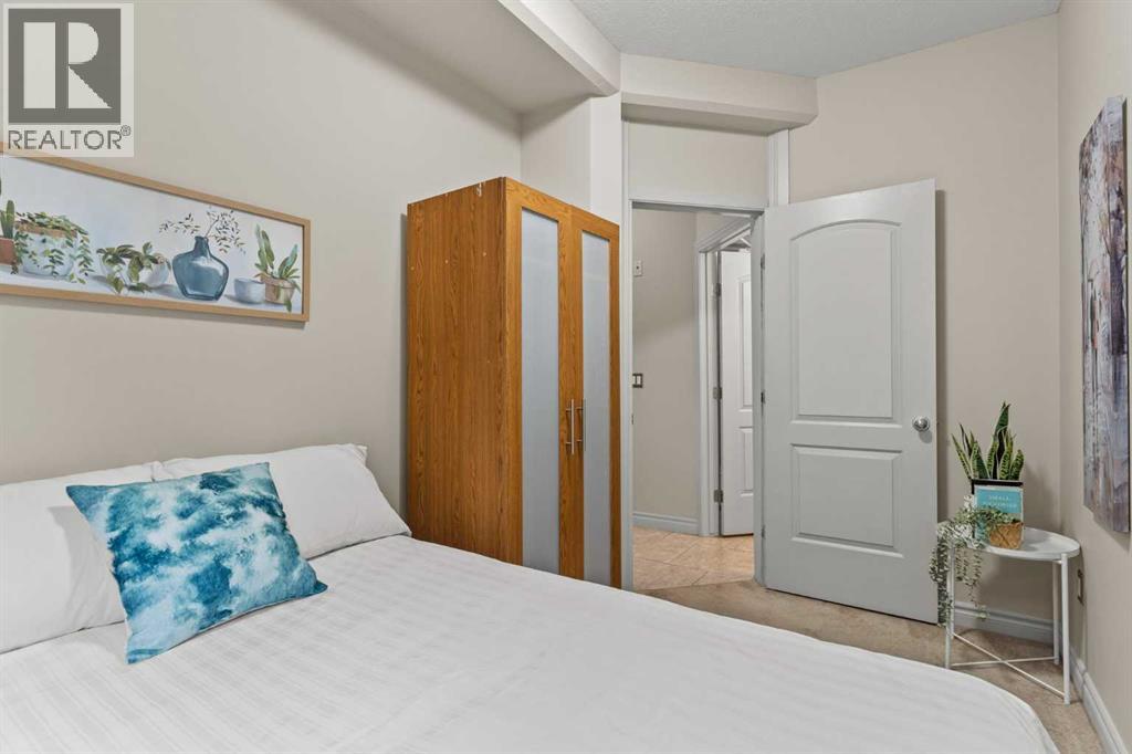 Single Family House for Sale in    Avenue NW Varsity Calgary 
