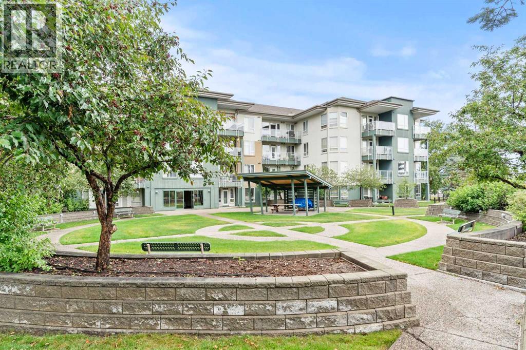 Single Family House for Sale in    Avenue NW Varsity Calgary 