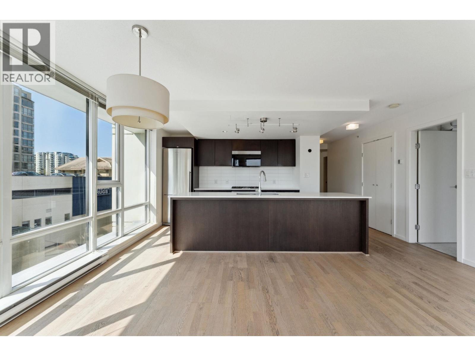 Photo 4 of 713 7988 Ackroyd Road, Richmond BC