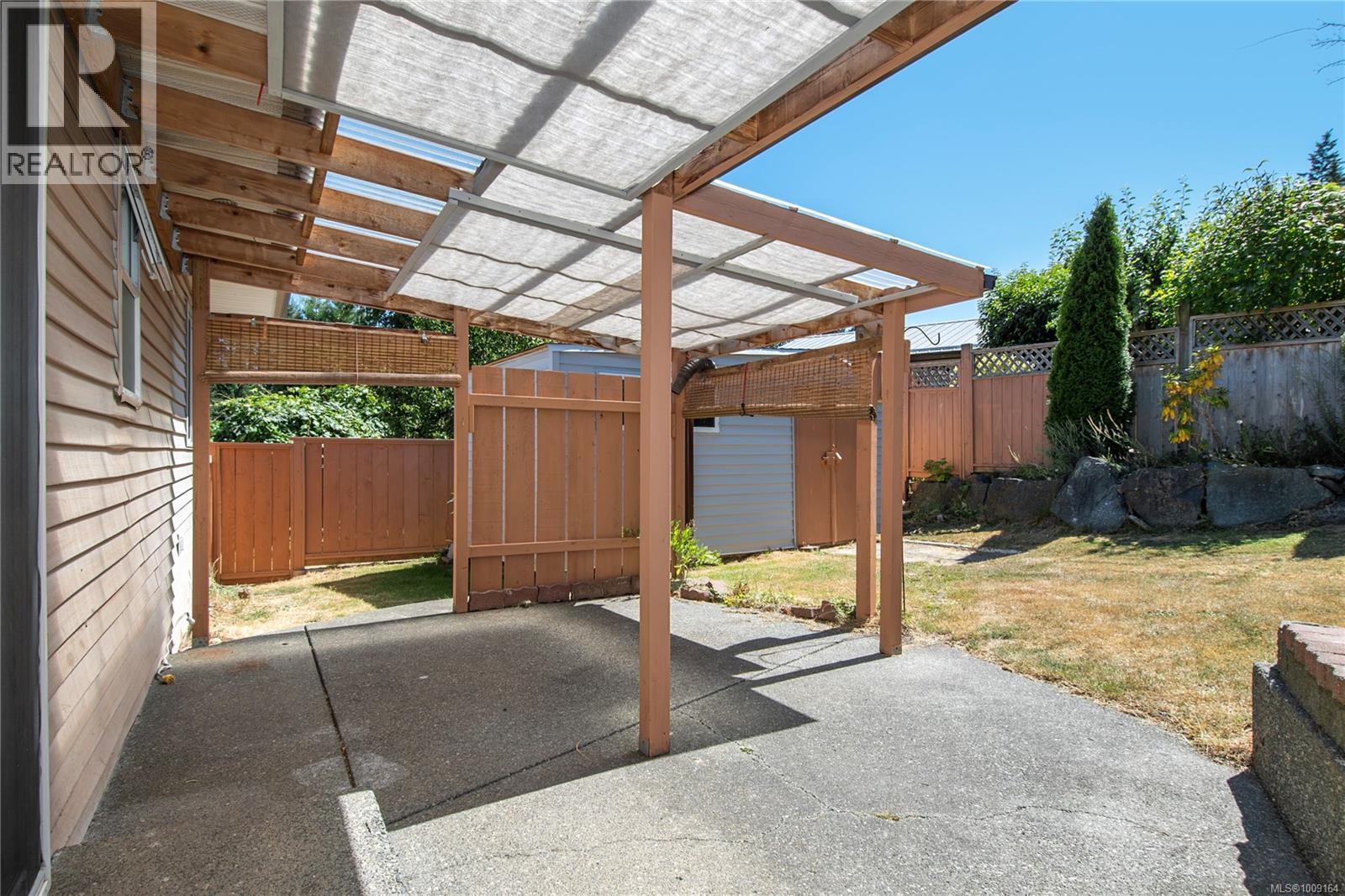 Photo 11 of 2904 Apple Dr, Campbell River BC