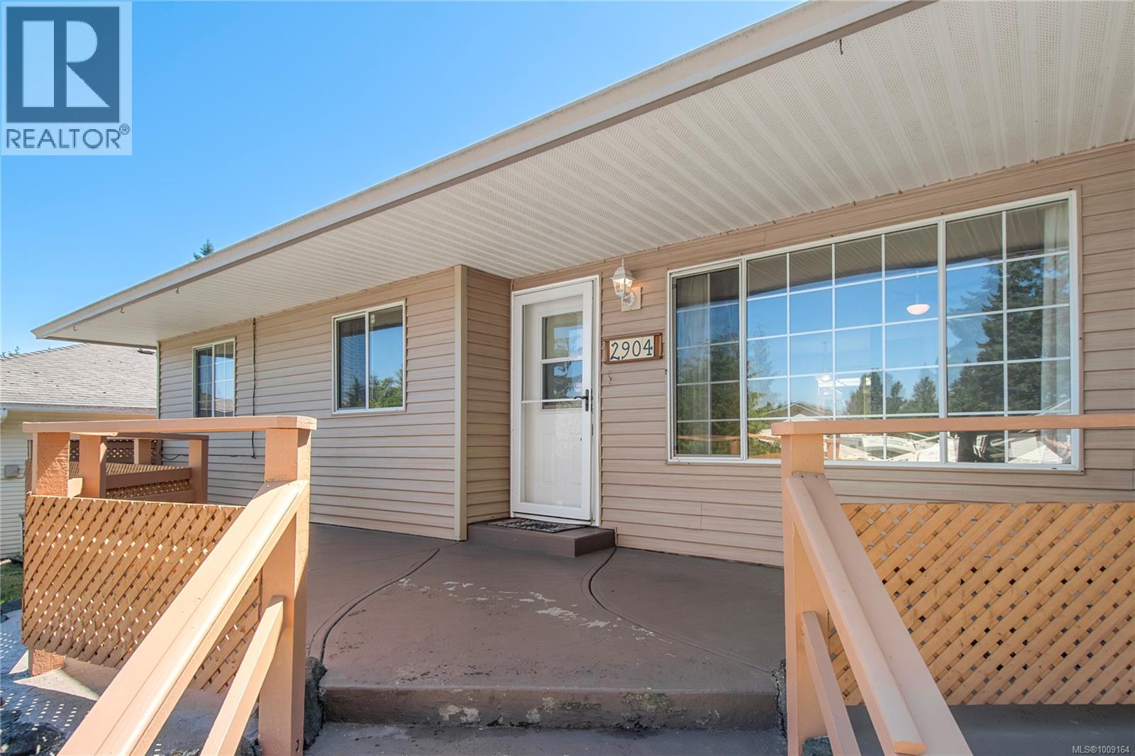 Photo 3 of 2904 Apple Dr, Campbell River BC