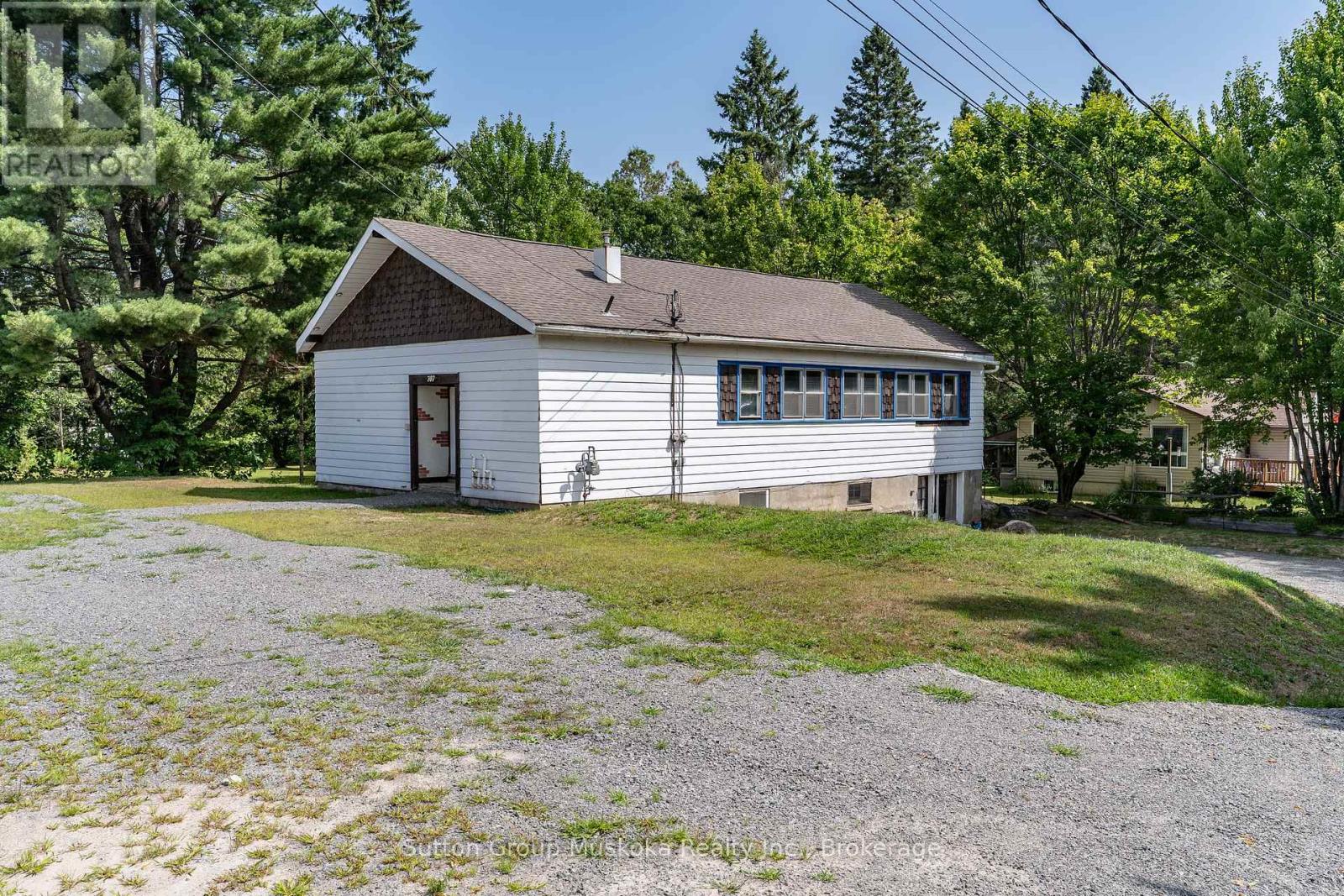 Photo 14 of 707 Muskoka Road 3 Road N, Huntsville ON