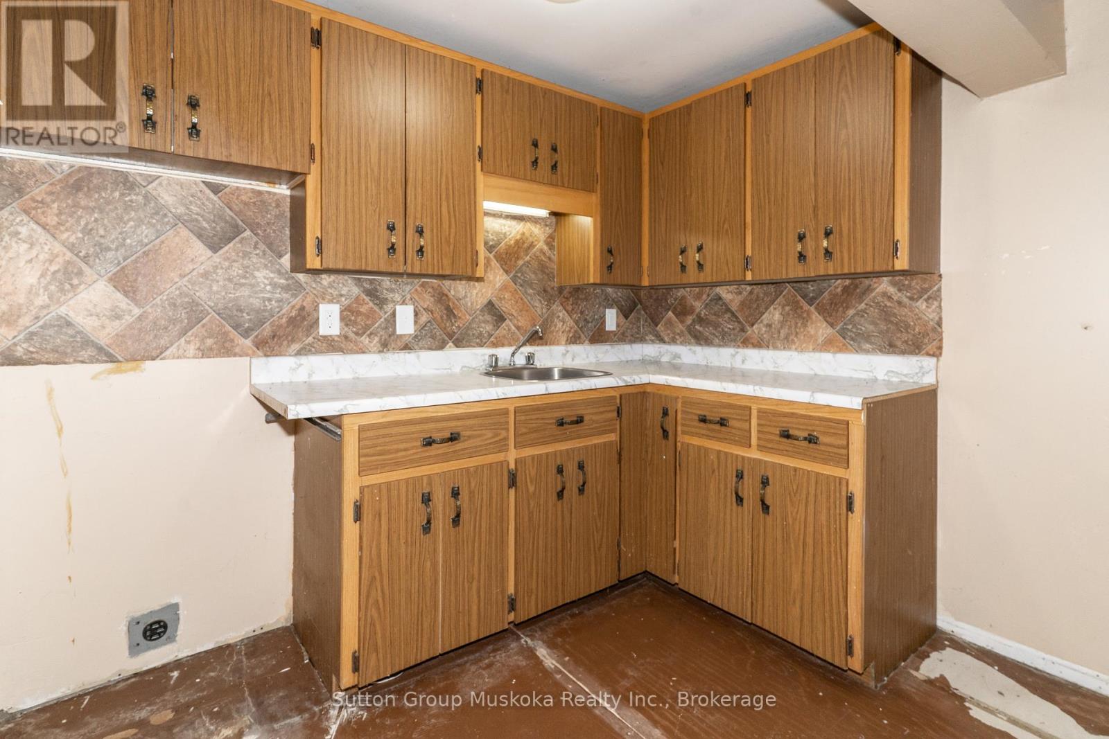 Photo 12 of 707 Muskoka Road 3 Road N, Huntsville ON