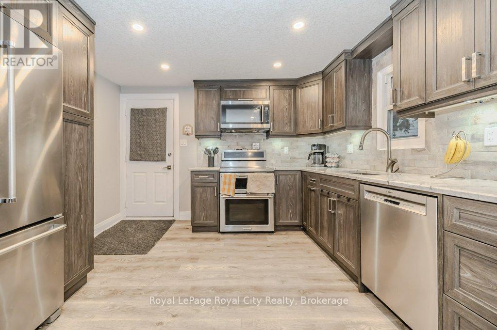 Photo 8 of 478 Pinetree Crescent, Cambridge ON