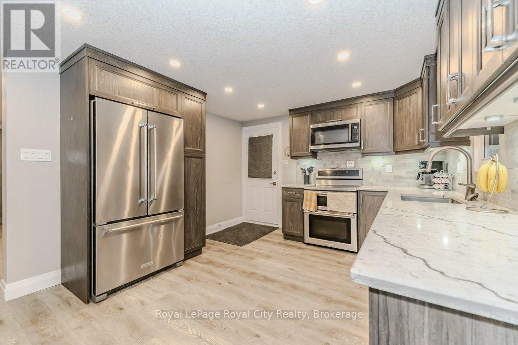 Photo 9 of 478 Pinetree Crescent, Cambridge ON
