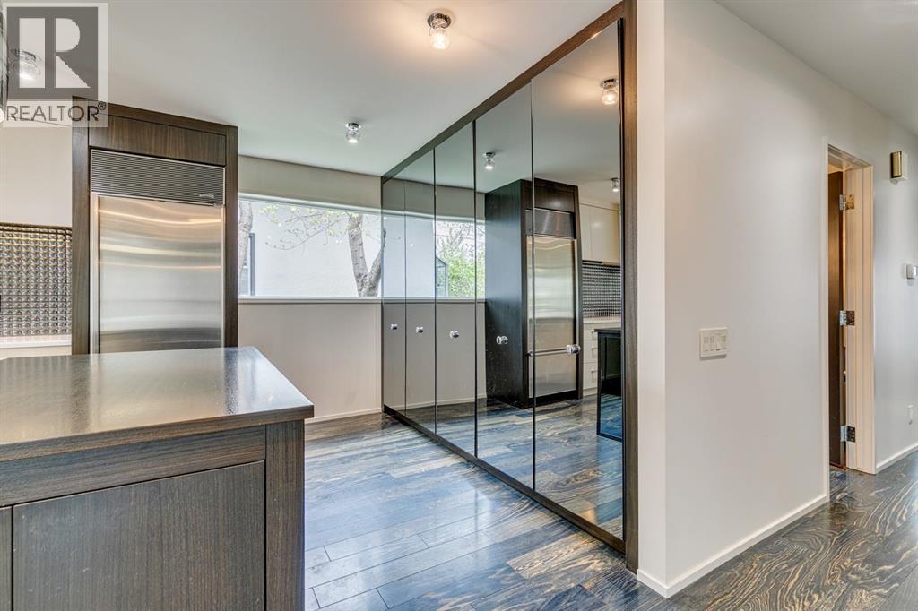 Photo 4 of 1222 18 Street Nw, Calgary AB