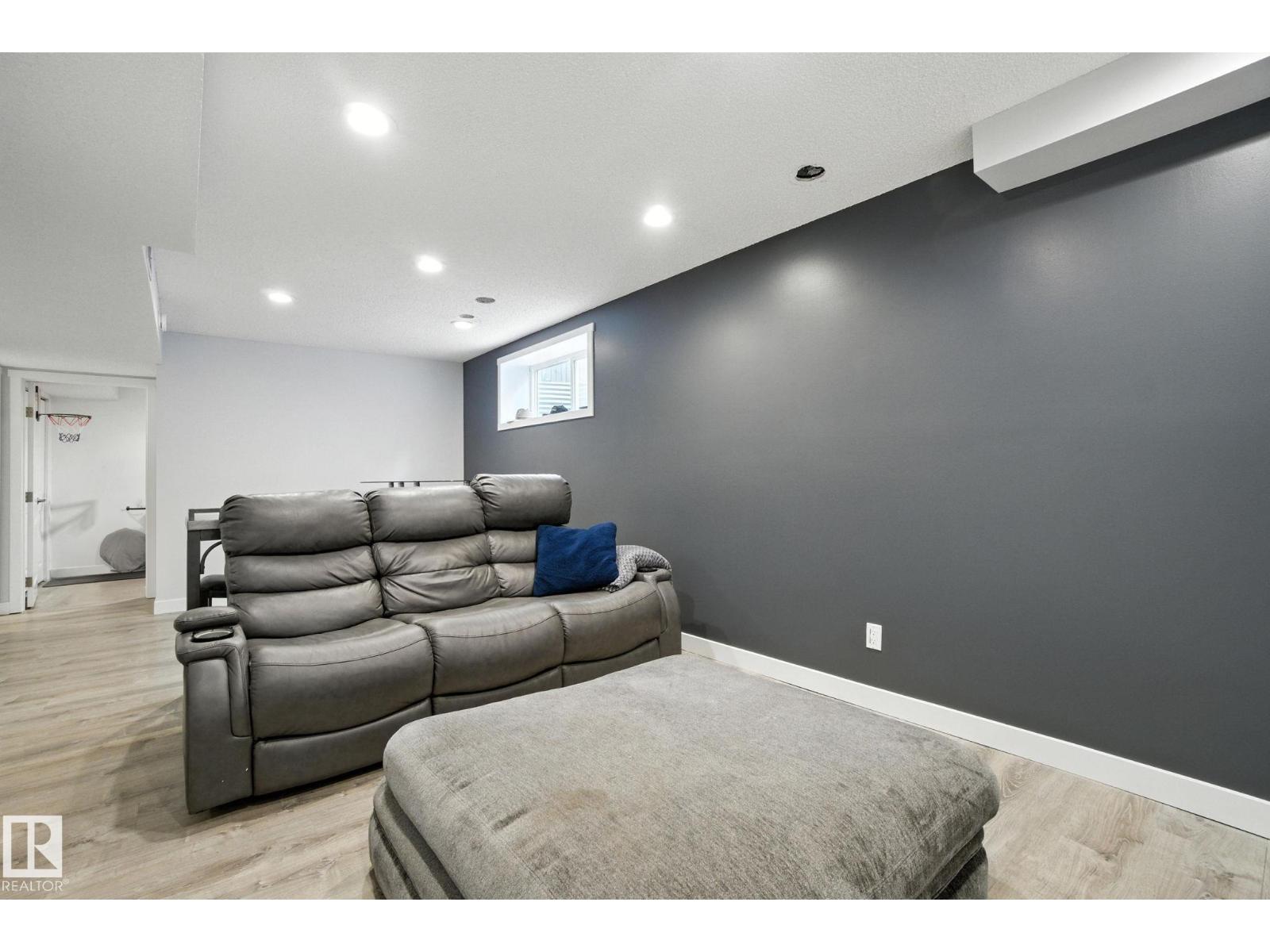 Photo 3 of 1194 Mcconachie Bv Nw, Edmonton AB