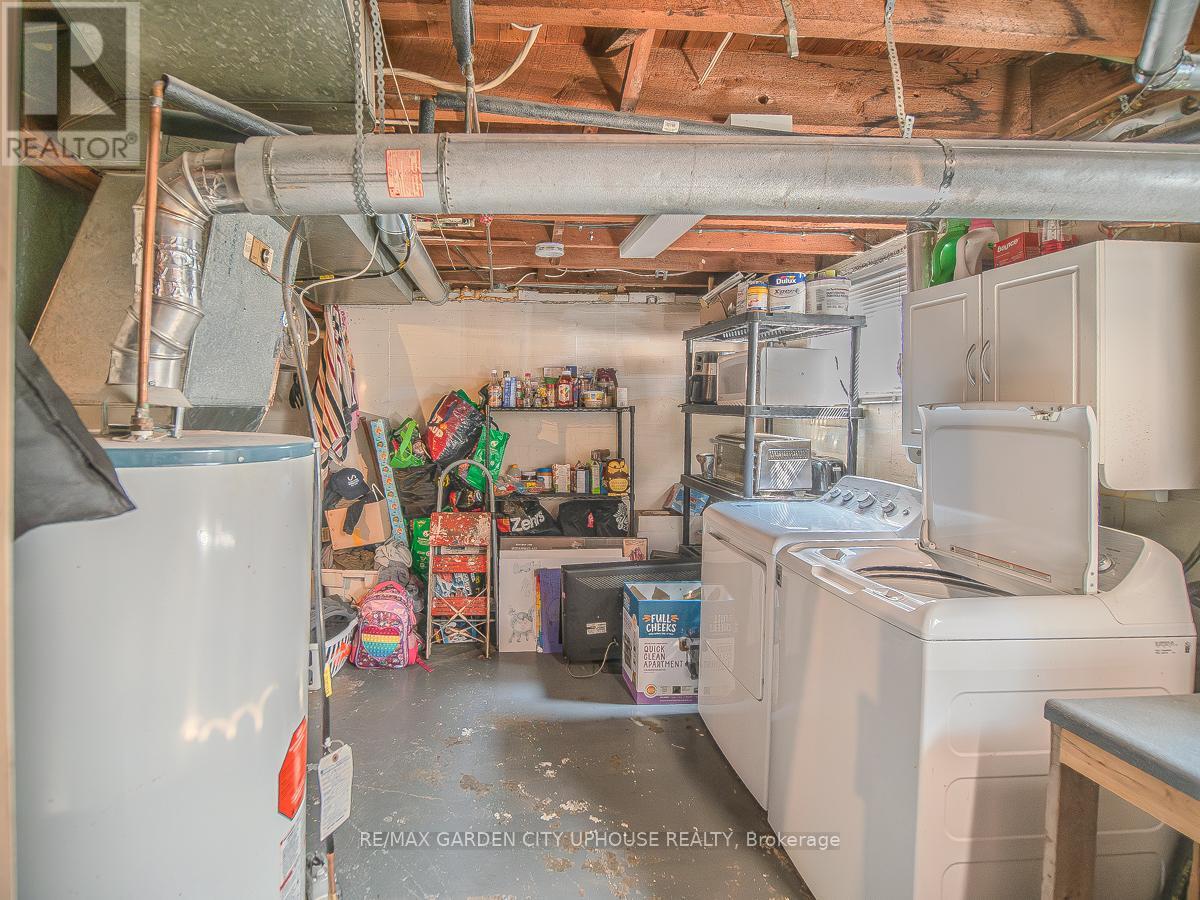 Photo 4 of 14 Spruce Street, St Catharines ON