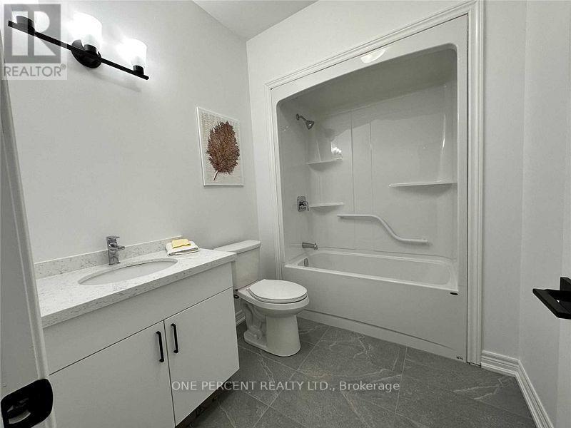Photo 4 of 12 Beaverloch Drive, Thorold ON