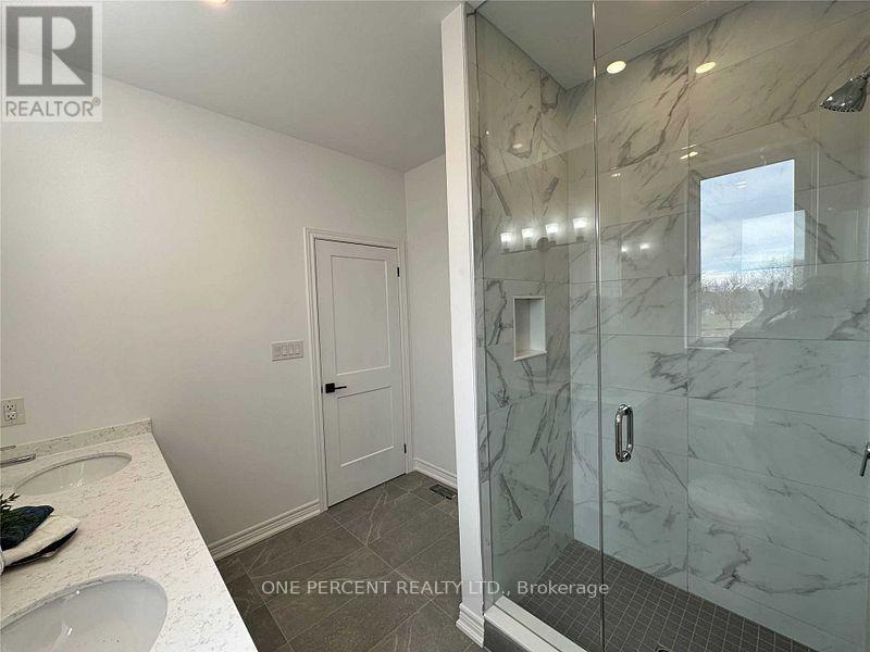 Photo 6 of 12 Beaverloch Drive, Thorold ON